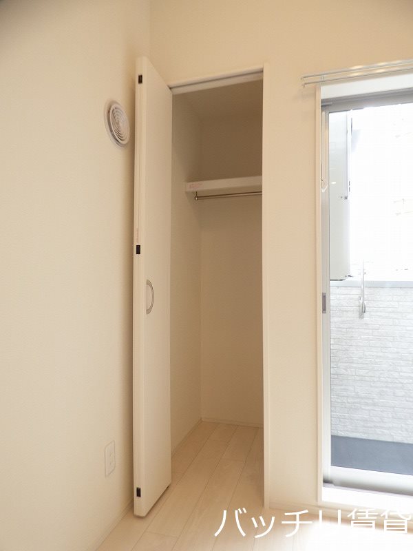 収納　別号室タイプの為、現状を優先致します。