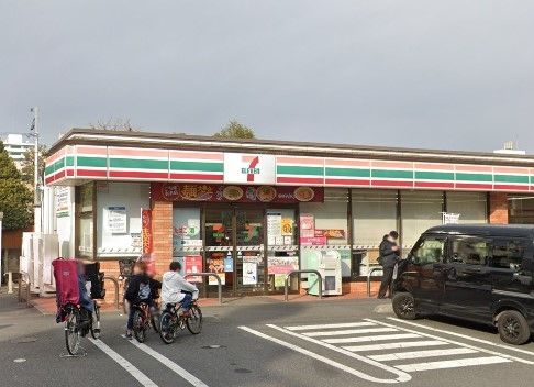 コンビニ　セブンイレブン板橋蓮根2丁目店（コンビニ）まで180m