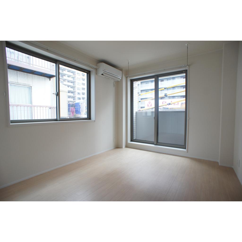 居室・リビング　明るい２面採光！