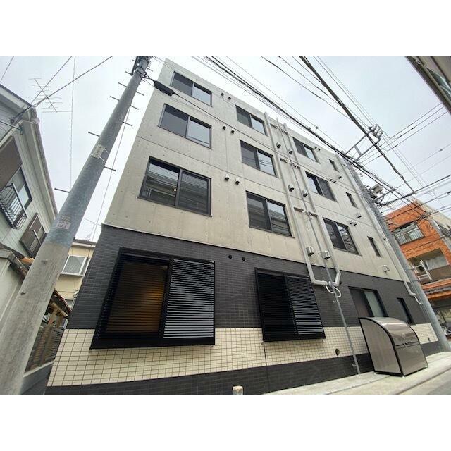 建物外観　共有ごみ置場有