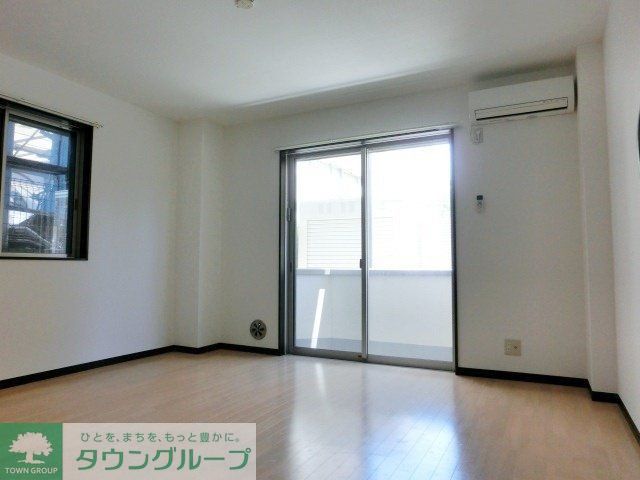 居室・リビング　洋室９．５帖　２面採光