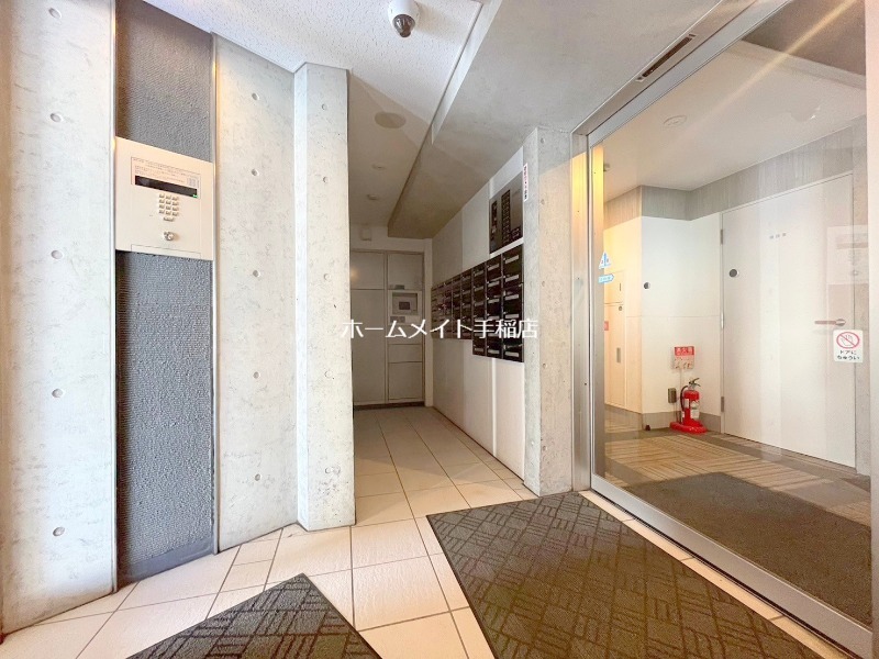 エントランス　宅配ボックス付きです！