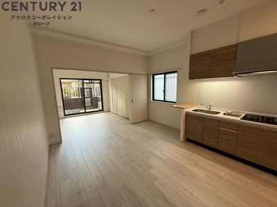 居室・リビング　床色が明るい色合いでとても綺麗な10.3帖のLDK☆