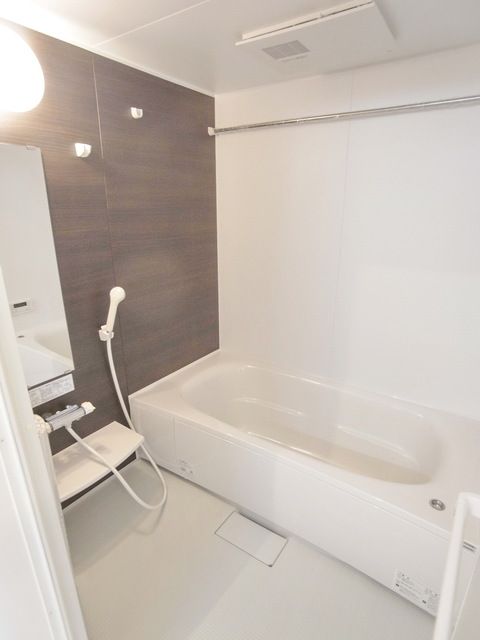 バス・シャワールーム　ゆったりバスでリラックス♪