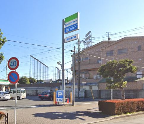 コンビニ　ファミリーマート（コンビニ）まで1755m