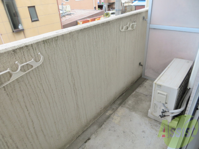 バルコニー　バルコニーは幅があり、広い印象を受けました。