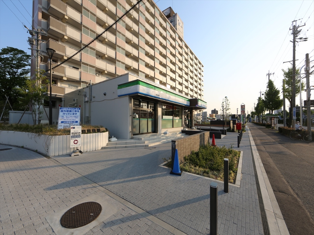 コンビニ　ファミリーマート 豊成団地店（コンビニ）（コンビニ）まで370m