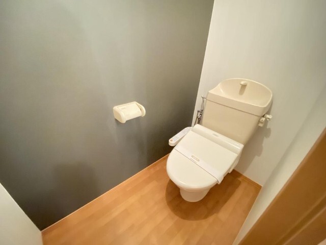 トイレ　同物件別室のイメージ画像となります　反転した間取りとなります