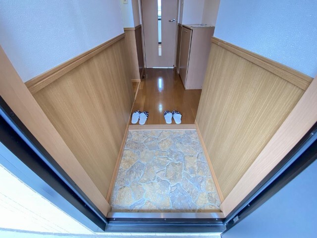 玄関　同物件別室のイメージ画像となります　反転した間取りとなります