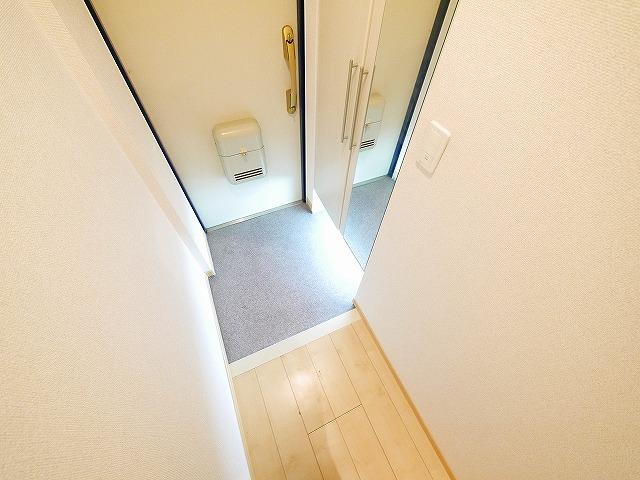 玄関　収納もある玄関です