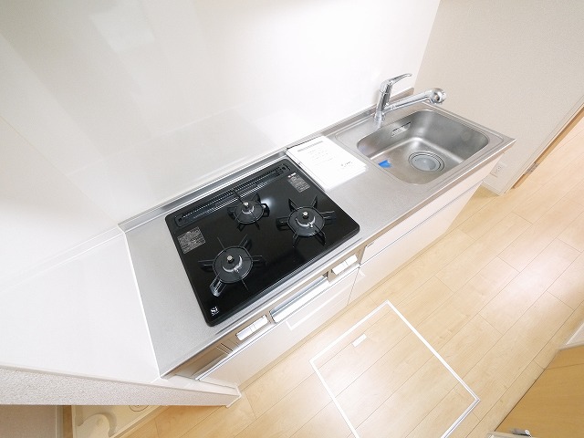 キッチン　コンパクトなキッチンで掃除もラクラク