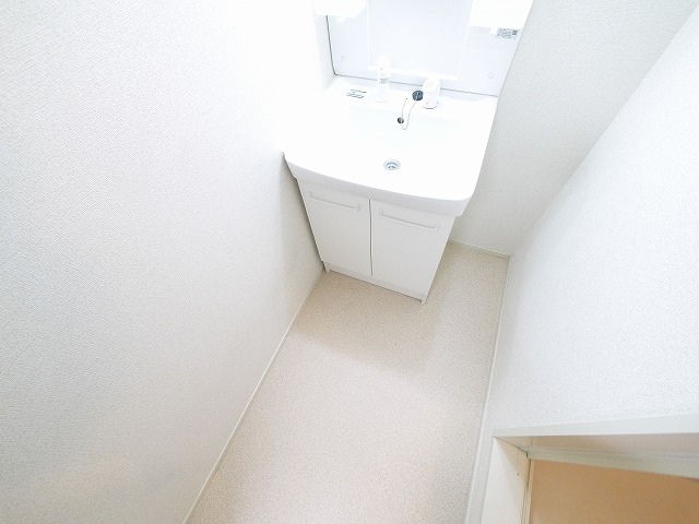 洗面設備　コンパクトで使いやすい洗面所