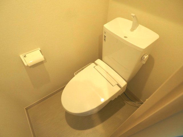 トイレ　温水洗浄機能付きのトイレ★