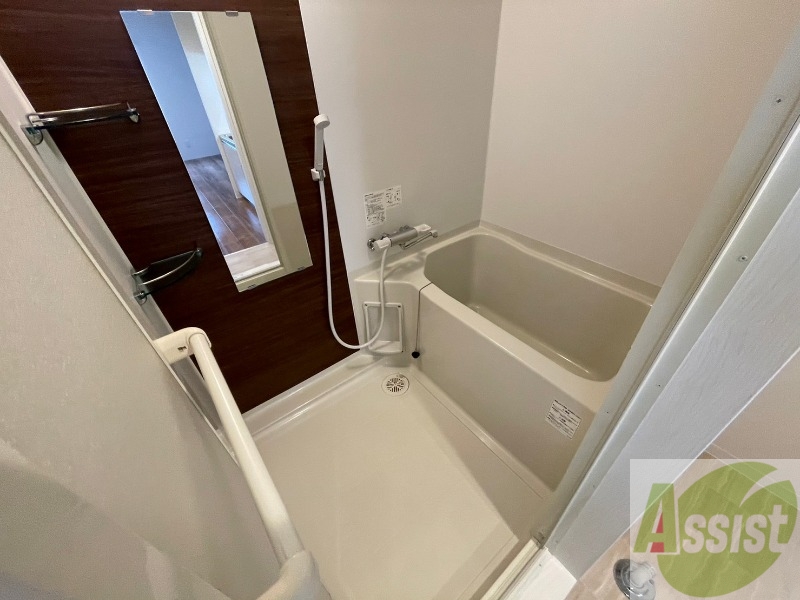 バス・シャワールーム　お風呂になります。一日の疲れを癒してくださいね。