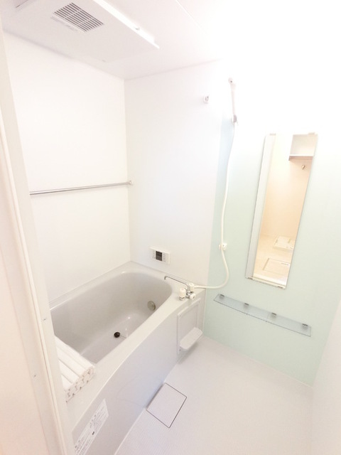 バス・シャワールーム　明るい浴室です。