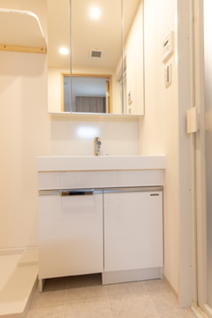 洗面設備　※写真は同タイプ住戸です。