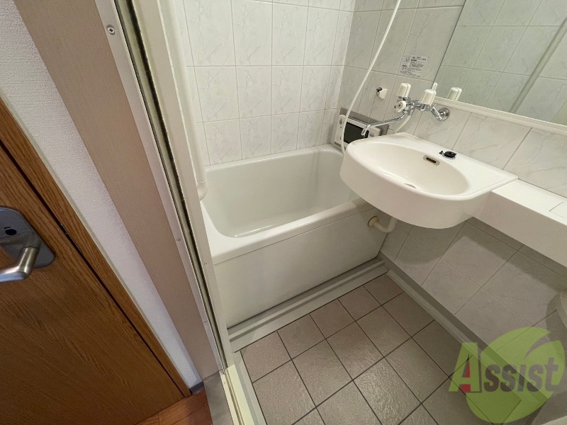 バス・シャワールーム　お風呂になります。一日の疲れを癒してくださいね。