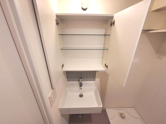 玄関　※別部屋の参考写真となります。