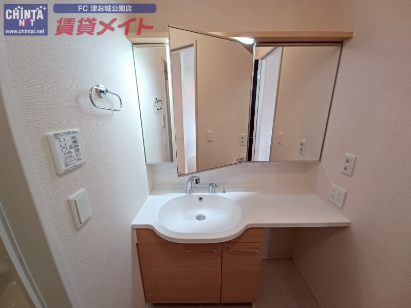 洗面設備　反転タイプ参考写真