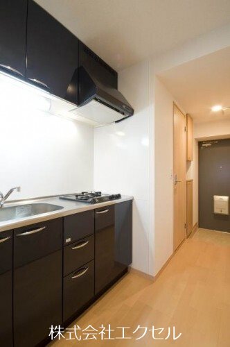 キッチン　3口ガスコンロ付きのキッチンです。