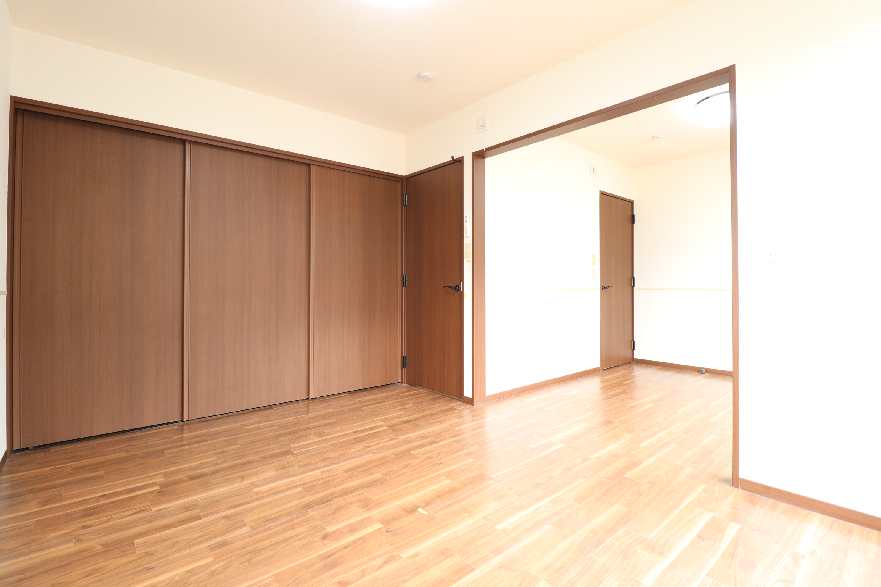 その他部屋・スペース　隣の洋室とも繋がっていて、とても広く使っていただける洋室♪