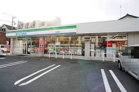 コンビニ　ファミリーマート小平学園西町店（コンビニ）まで209m
