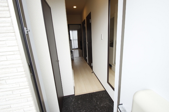 玄関　※別号室の写真です