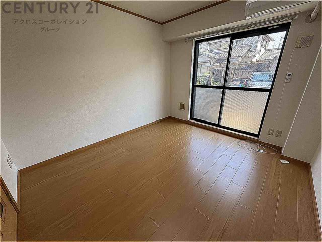 居室・リビング　エアコン付きで快適に過ごせます♪