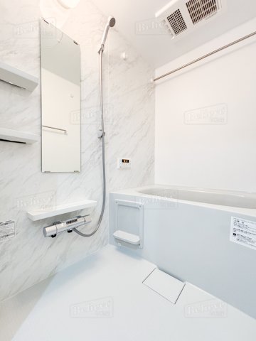 バス・シャワールーム　追い焚き・浴室乾燥機付きのお風呂です♪