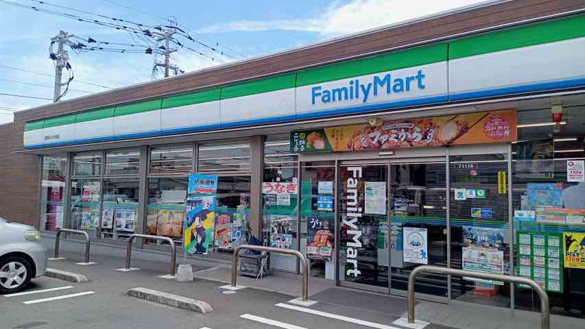 コンビニ　ファミリーマート那珂川ミリカ北店（コンビニ）まで460m