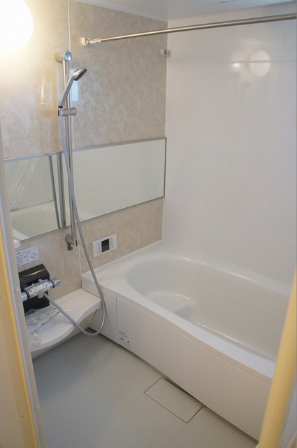 バス・シャワールーム　１坪サイズの大きいバスルーム