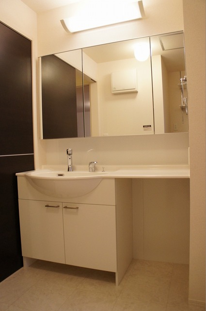 洗面設備　大きい洗面台