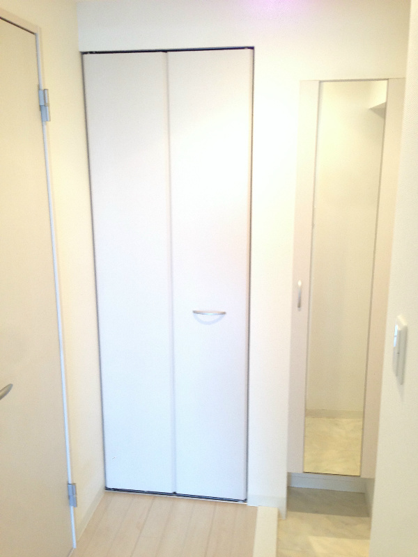 玄関　※別部屋の参考写真です。