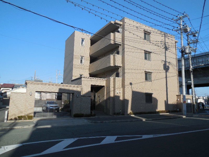 建物外観　鉄筋コンクリート造りです