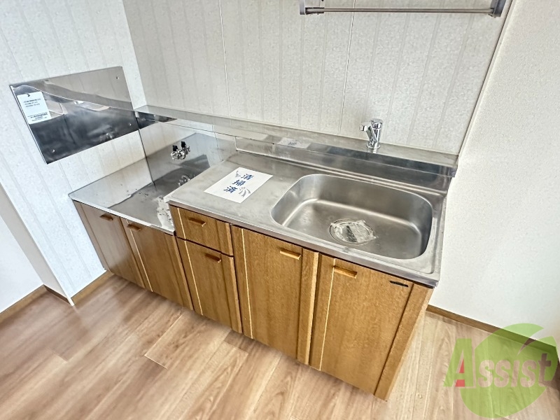 キッチン　キッチンはこんな感じです。流しが大きめなので使いやすそう。