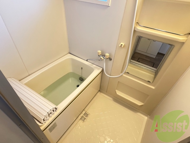 バス・シャワールーム　追い焚き機能付のお風呂でお湯張も簡単です。