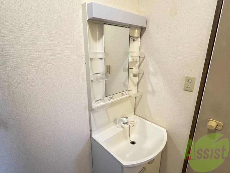 洗面設備　シャンプードレッサーが付いてるので使いやすいですね。