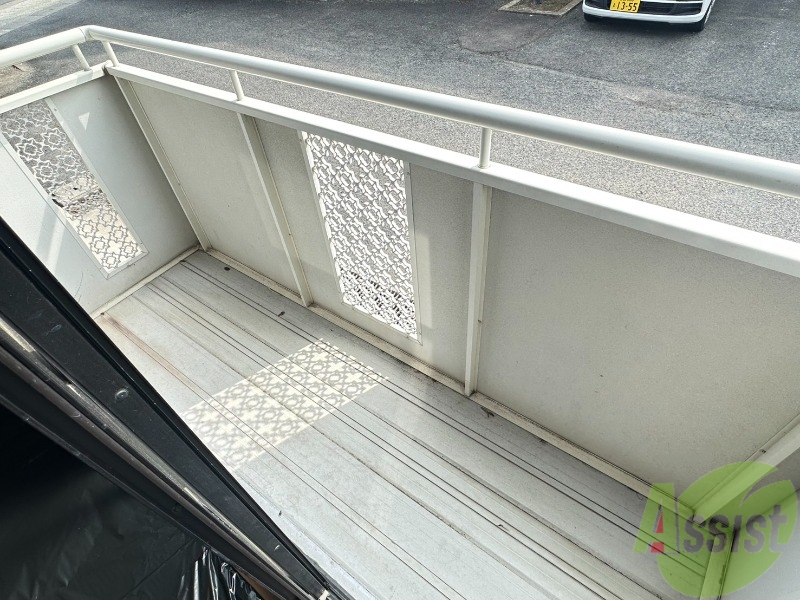 バルコニー　バルコニーはこんな感じです。陽当たりも良いです。