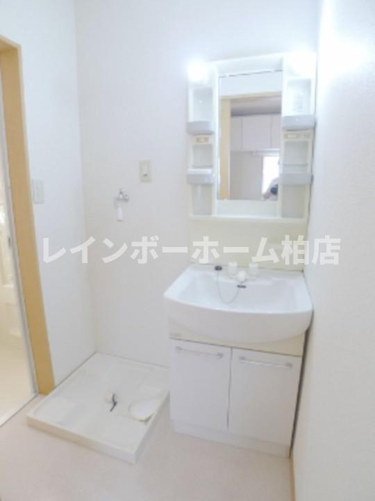 洗面設備　スペースが確保できる洗面所です