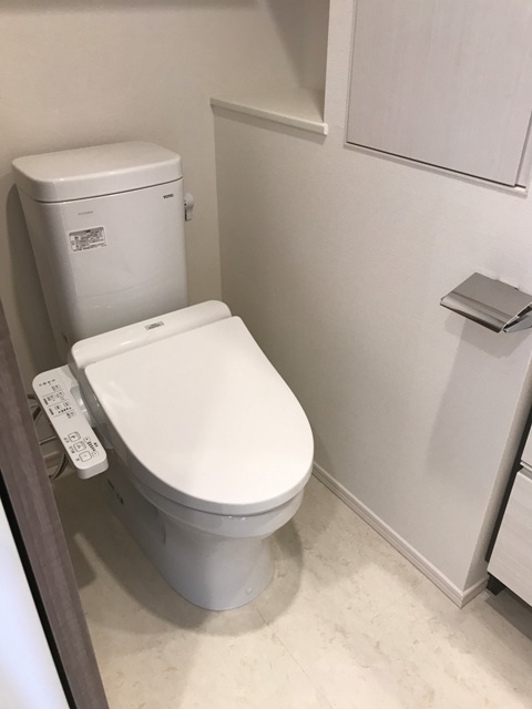 トイレ　※写真は同タイプ住戸です。