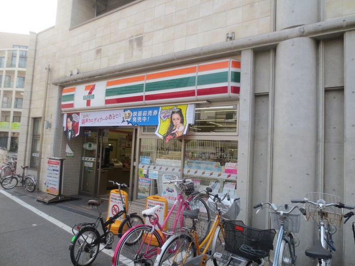 コンビニ　セブンイレブン（コンビニ）まで335m