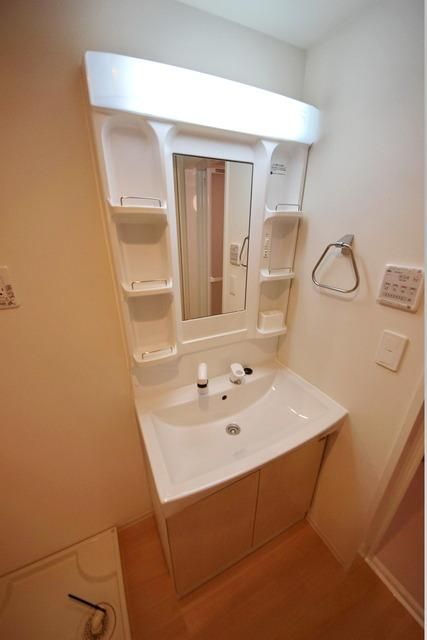 洗面設備　独立洗面台です