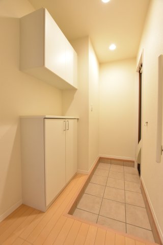 玄関　同物件、別号室の参考写真です。