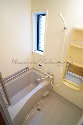 バス・シャワールーム　嬉しい追い焚き機付きです♪