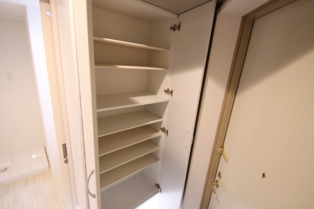 玄関　同物件別号室の写真です。