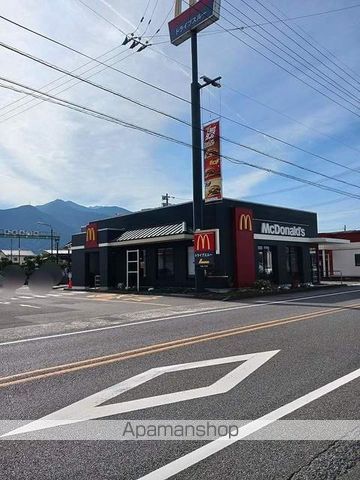 飲食店　マクドナルド新居浜国道１１号店（飲食店）まで750m