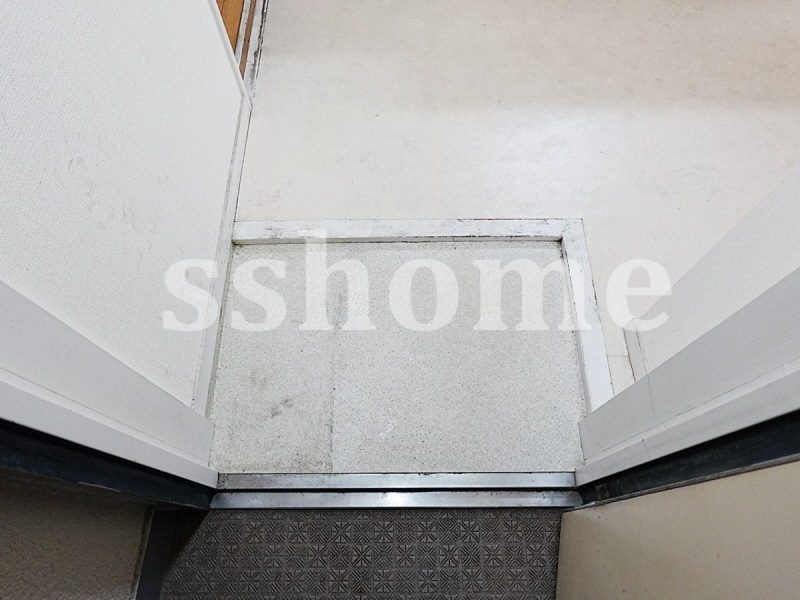 玄関　下駄箱はありません