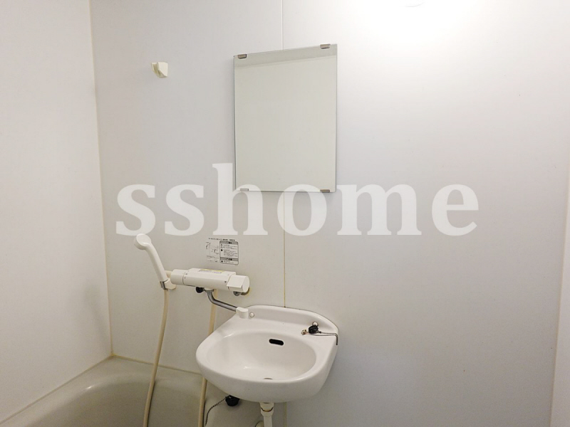 洗面設備　洗面ボウルと鏡