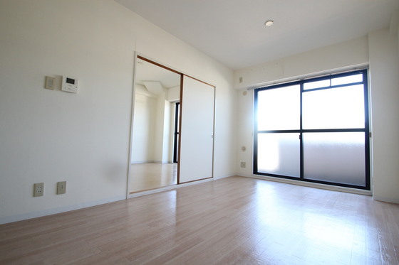 居室・リビング　※別号室の写真です