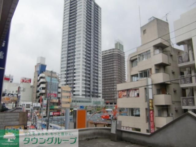 眺望　周辺にはお店がたくさんあり便利です。